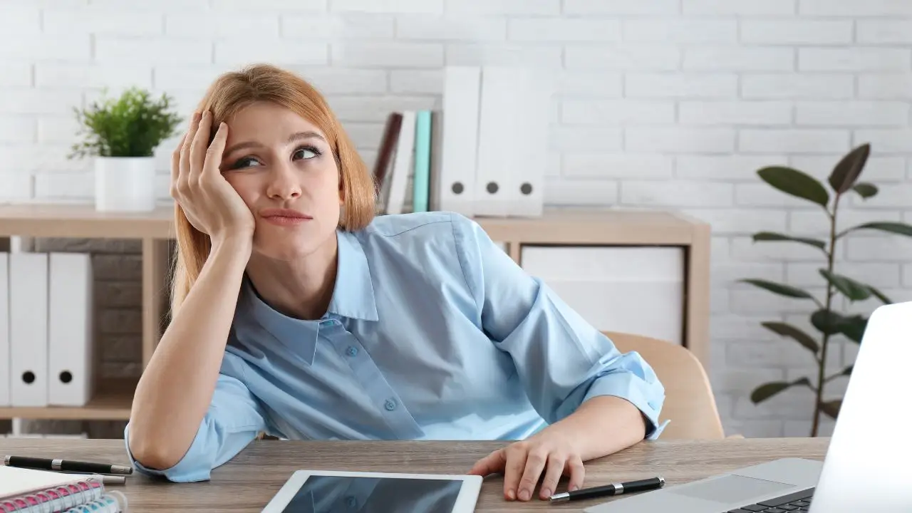 Annoiato a casa da solo? Ecco 7 idee geniali per trasformare subito la tua giornata