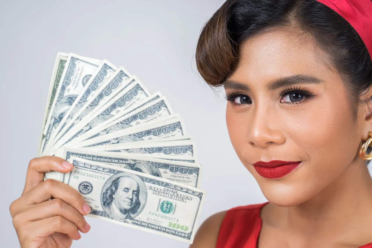 Stai pagando troppo o troppo poco la tua colf? Ecco la paga oraria giusta aggiornata per legge