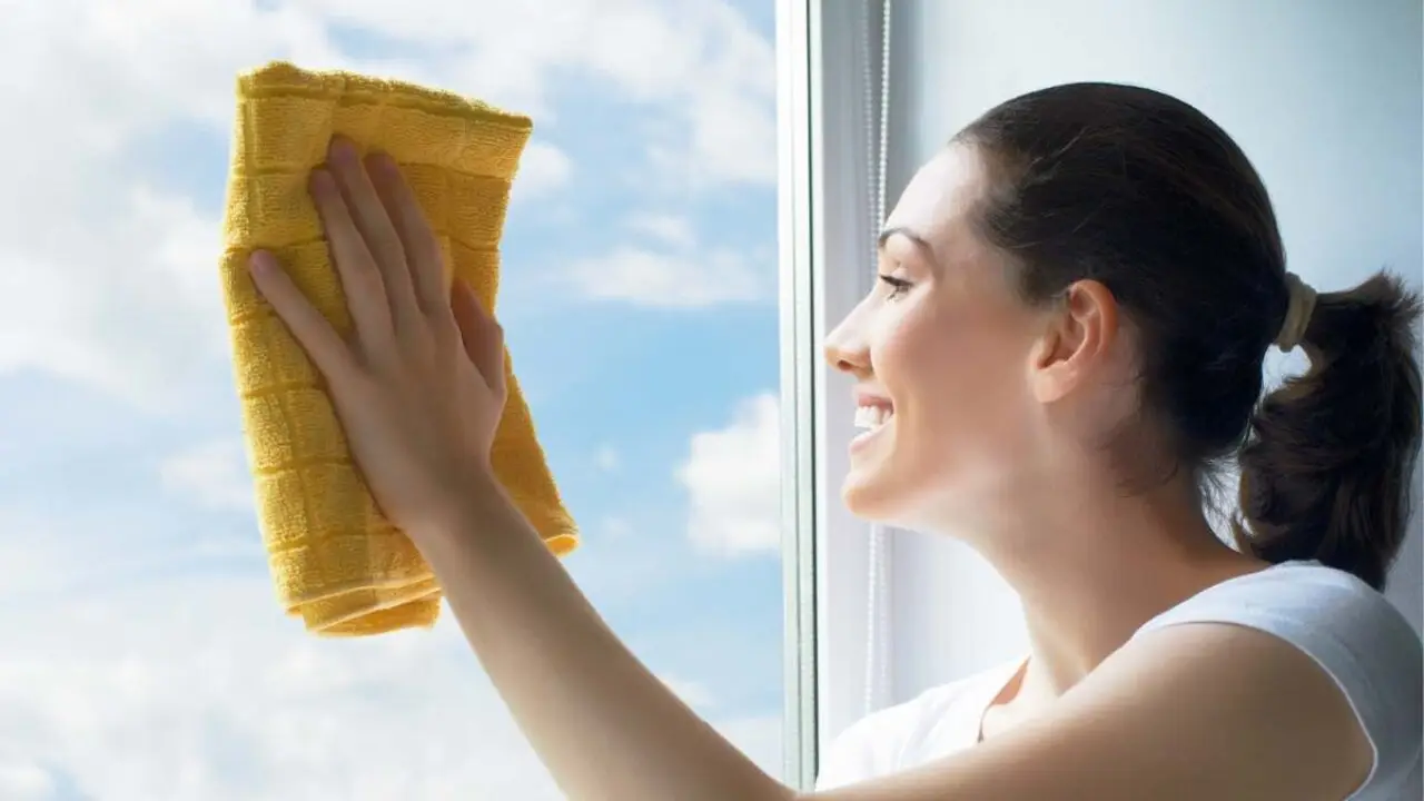 Tre consigli dell’esperto per una pulizia perfetta del vetro