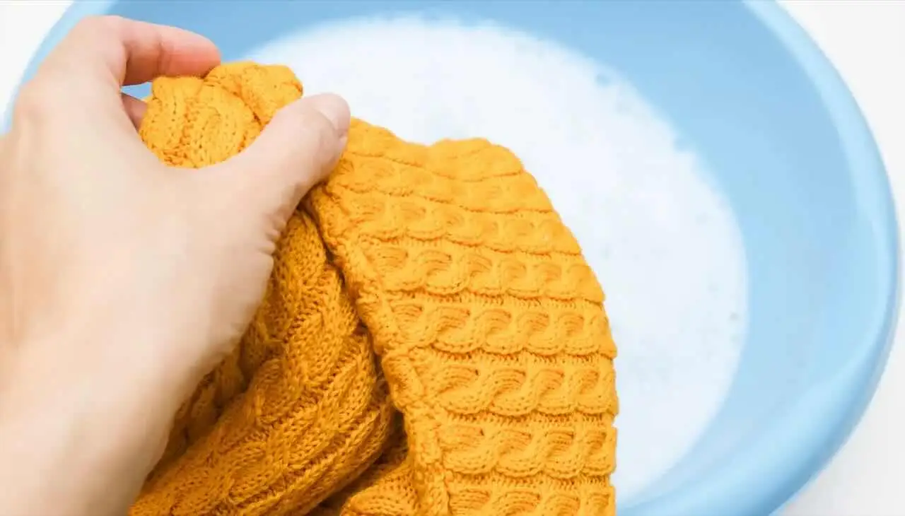Come lavare le maglie di lana: ecco il trucco della casalinga