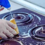 Il metodo definitivo per sgrassare i fuochi incrostati e farli tornare come nuovi