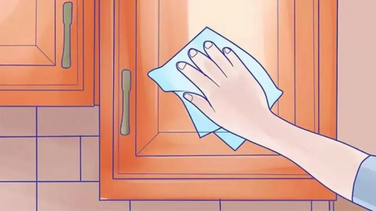 Il trucco per pulire i mobili della cucina in un minuto senza dover risciacquare