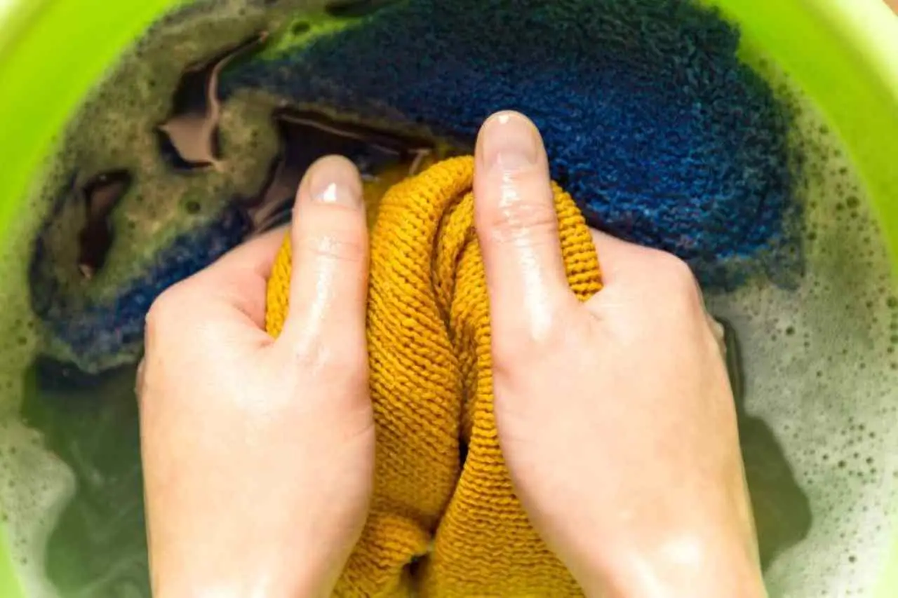 Non asciugare i piatti con strofinacci sporchi